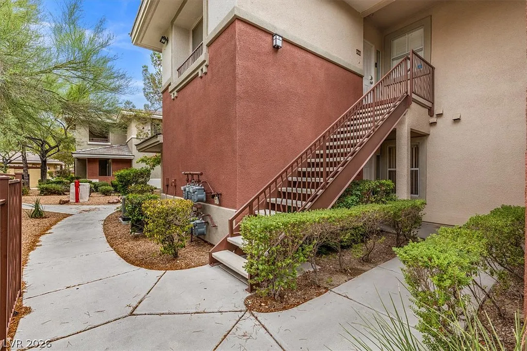 3 bed, 2.0 bath, 1338 sqft, $1,850 — Photo 2