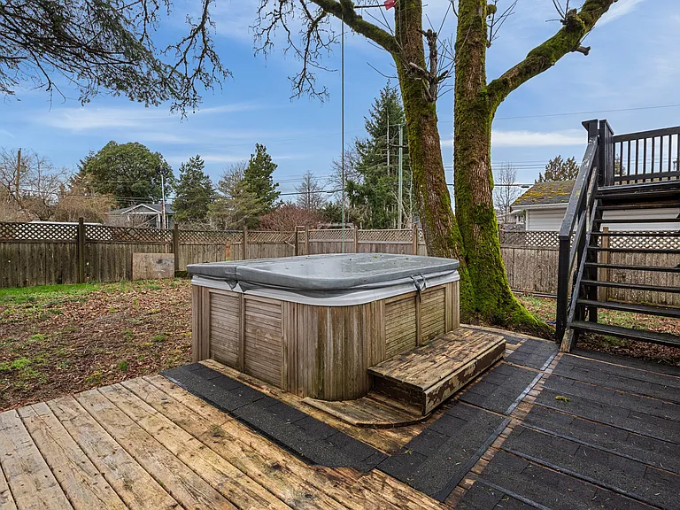 2129 Fitzgerald Ave — Photo 5