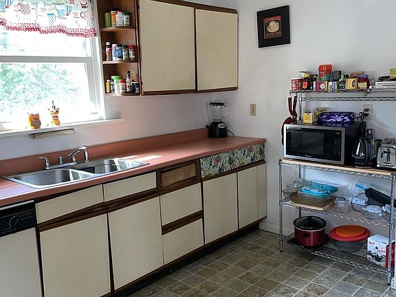 3rd image of 1023 Fairbanks Ave