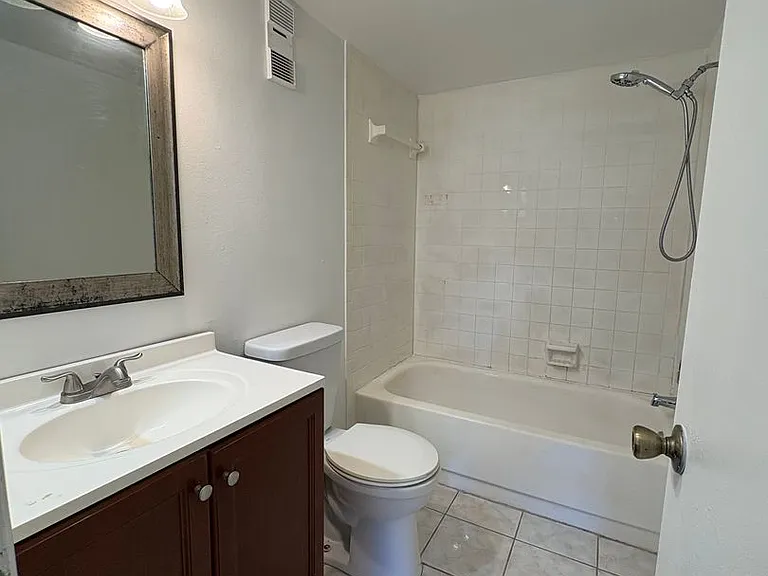 944 Lake Destiny Rd #E — Photo 11