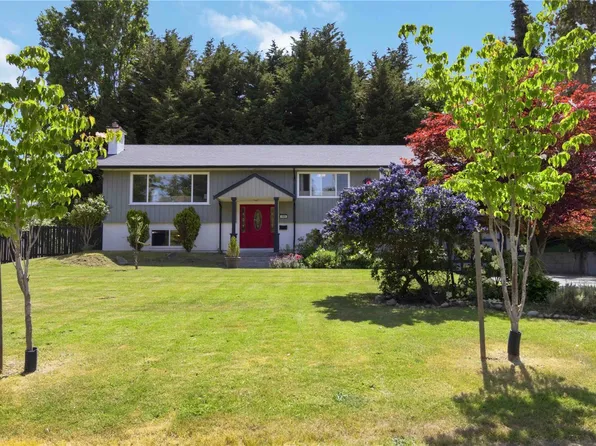 1909 Ferndale Rd, Saanich, BC V8N 2Y4