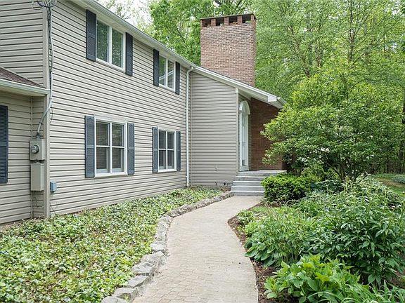 3rd image of 6811 Woodland Dr