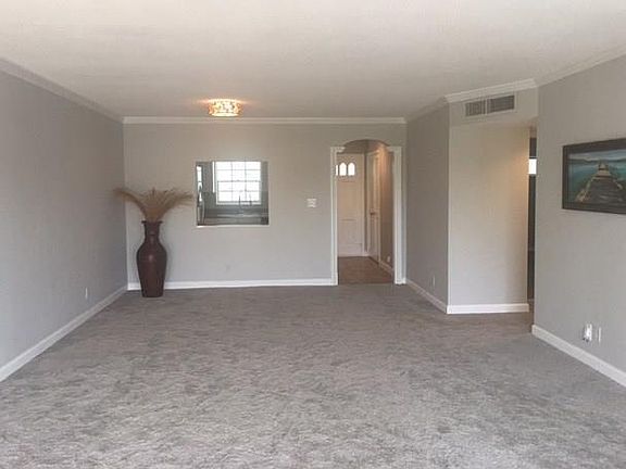 3rd image of 3223 NE 36th St APT 6