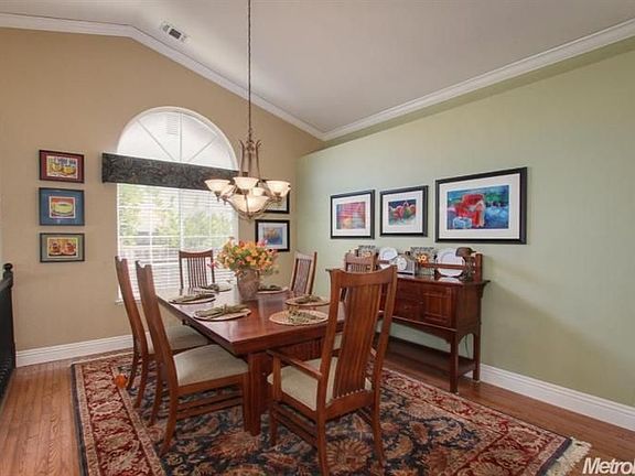 4th image of 1576 Steinbeck Dr