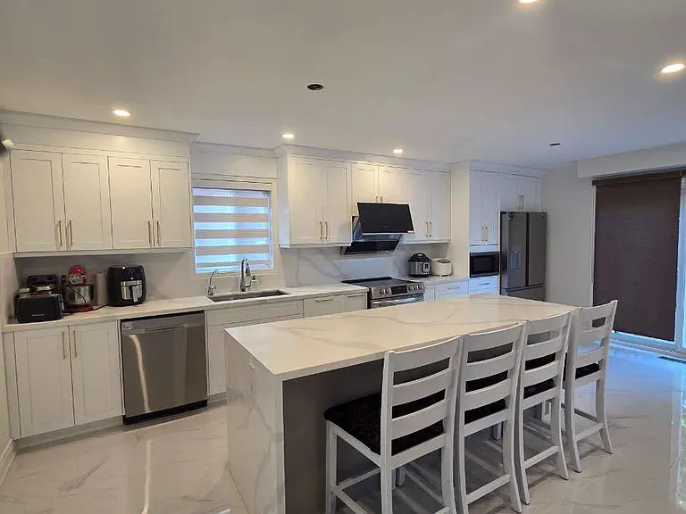 252 Hickory Cir #GROUND-FLOOR ROOM — Photo 10