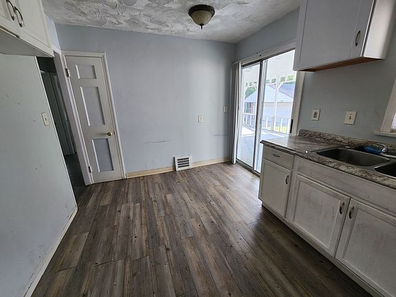 3rd image of 295 Grand Blvd