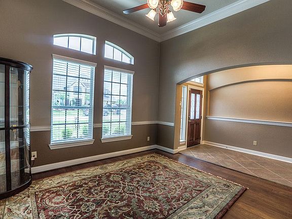 4th image of 2239 Lakeway Dr