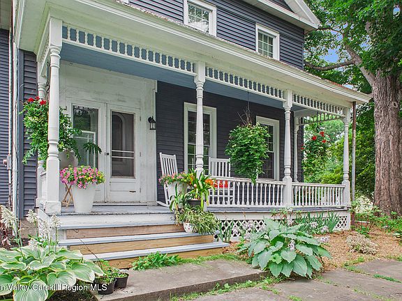 3rd image of 352 Main Street