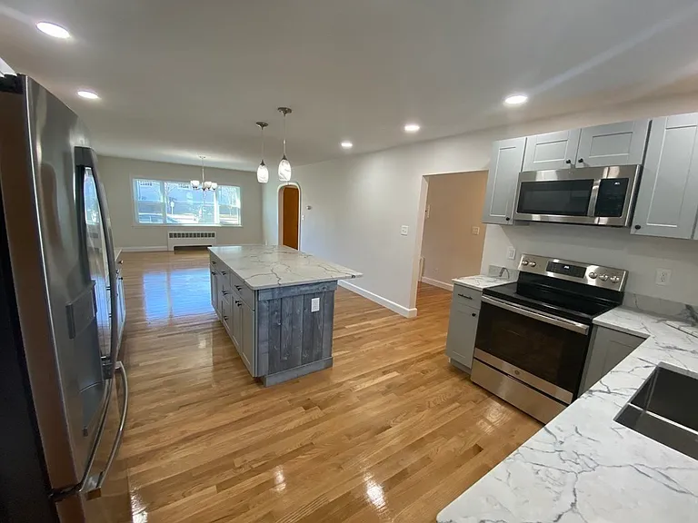 137 Main St — Photo 8