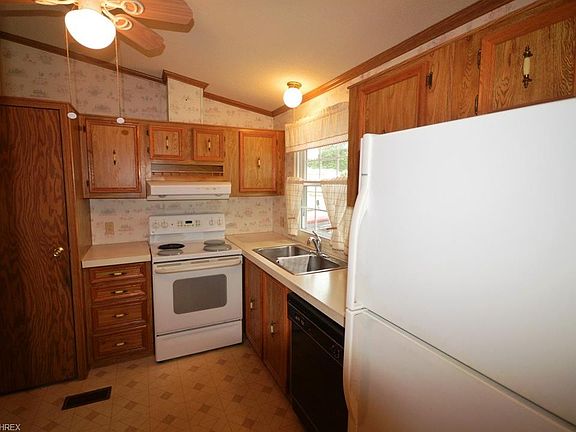 3rd image of 23 West Dr #23