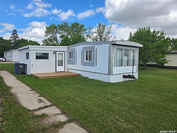 2nd image of 702 Railway AVENUE