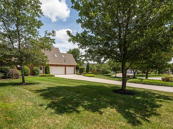 4th image of 8831 Steeplechase Dr