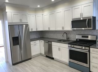 3014 34th St, Astoria, NY 11103