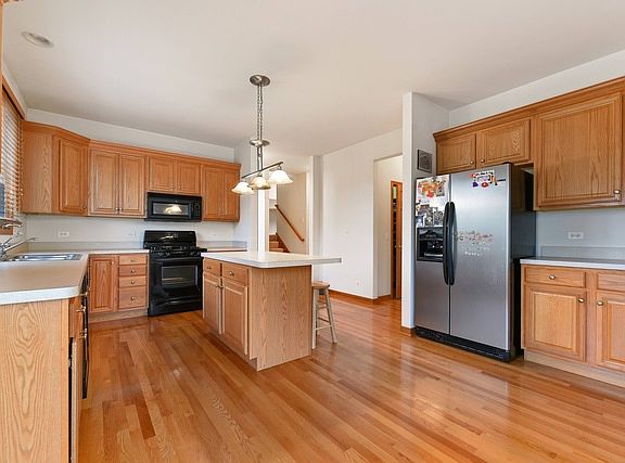 3rd image of 814 Farm Dr