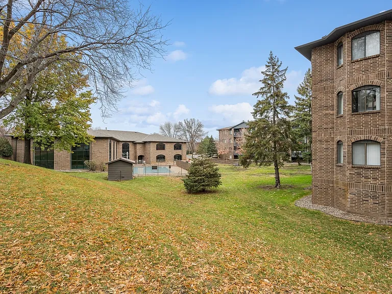 Reserve Eden Prairie — Photo 23