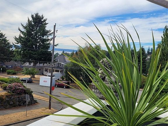 High on the hill, enjoy the oversized deck