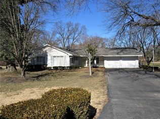 9 Frontenac Pl, Godfrey, IL 62035