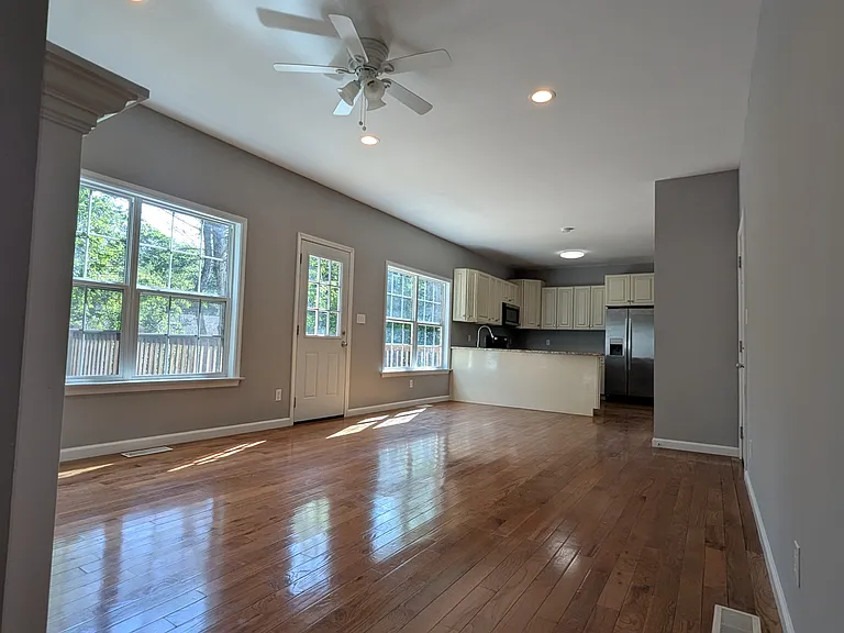 1130 Twin Hill Ln — Photo 10