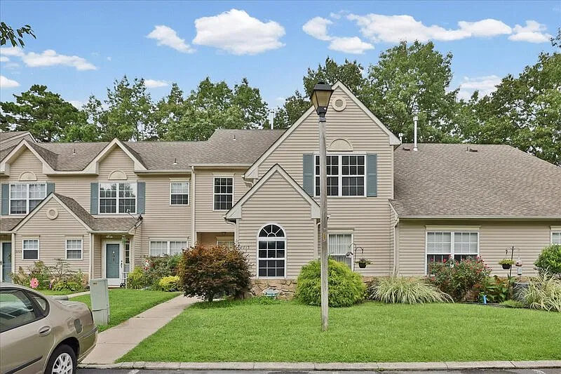 2813 Falcon Ct