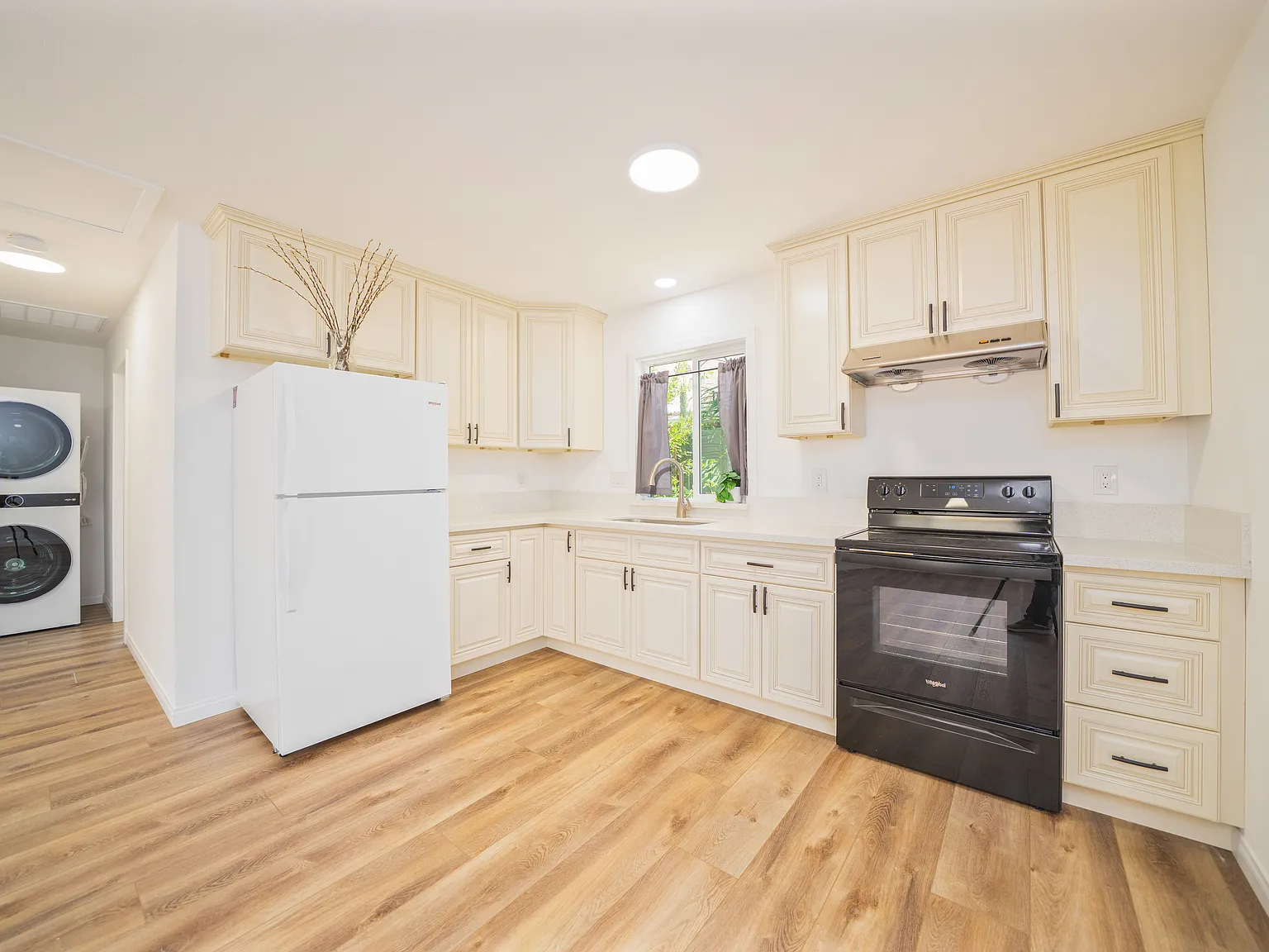 2 bed, 750 sqft, $2,950 — Photo 2