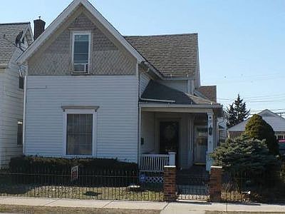 1st image of 739 S Walnut St