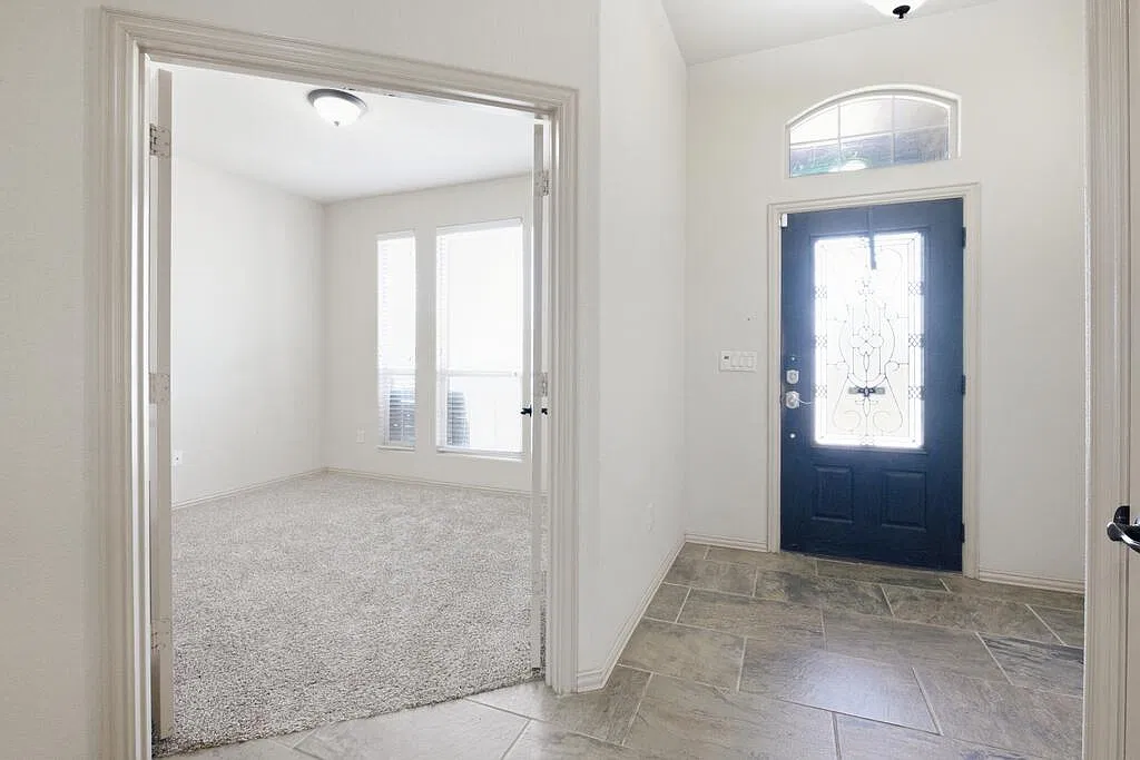 4 bed, 2.0 bath, 2039 sqft, $2,850 — Photo 3