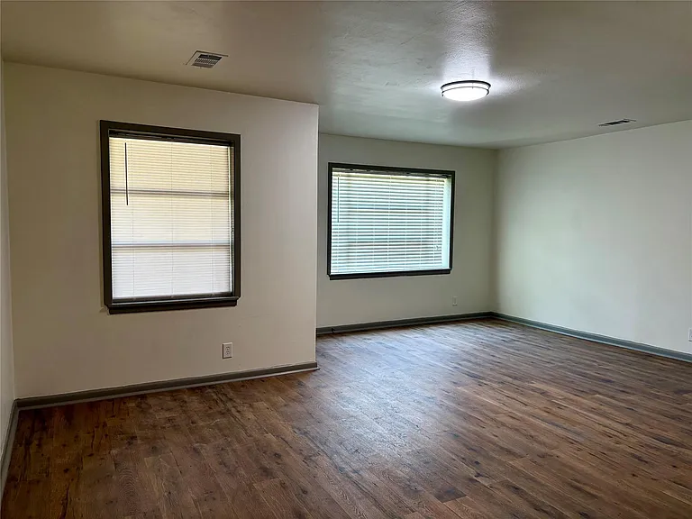 208 Pensacola Ave — Photo 5