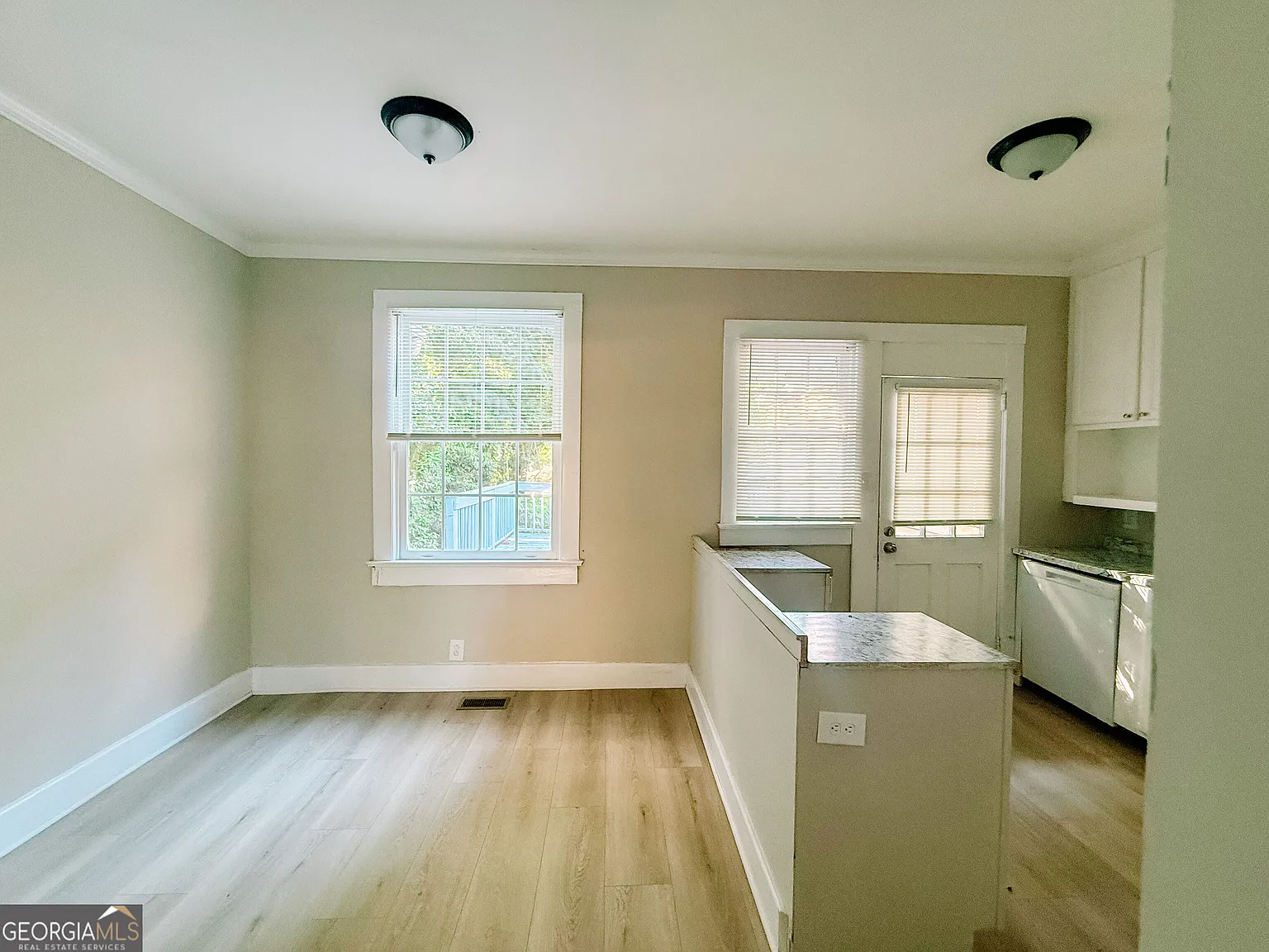 2 bed, 1.0 bath, 847 sqft, $899 — Photo 4