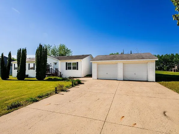 416 Ridge Crest Dr, Pelican Rapids, MN 56572