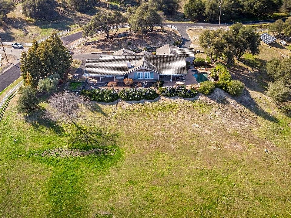 1st image of 44467 Oak Springs Ln