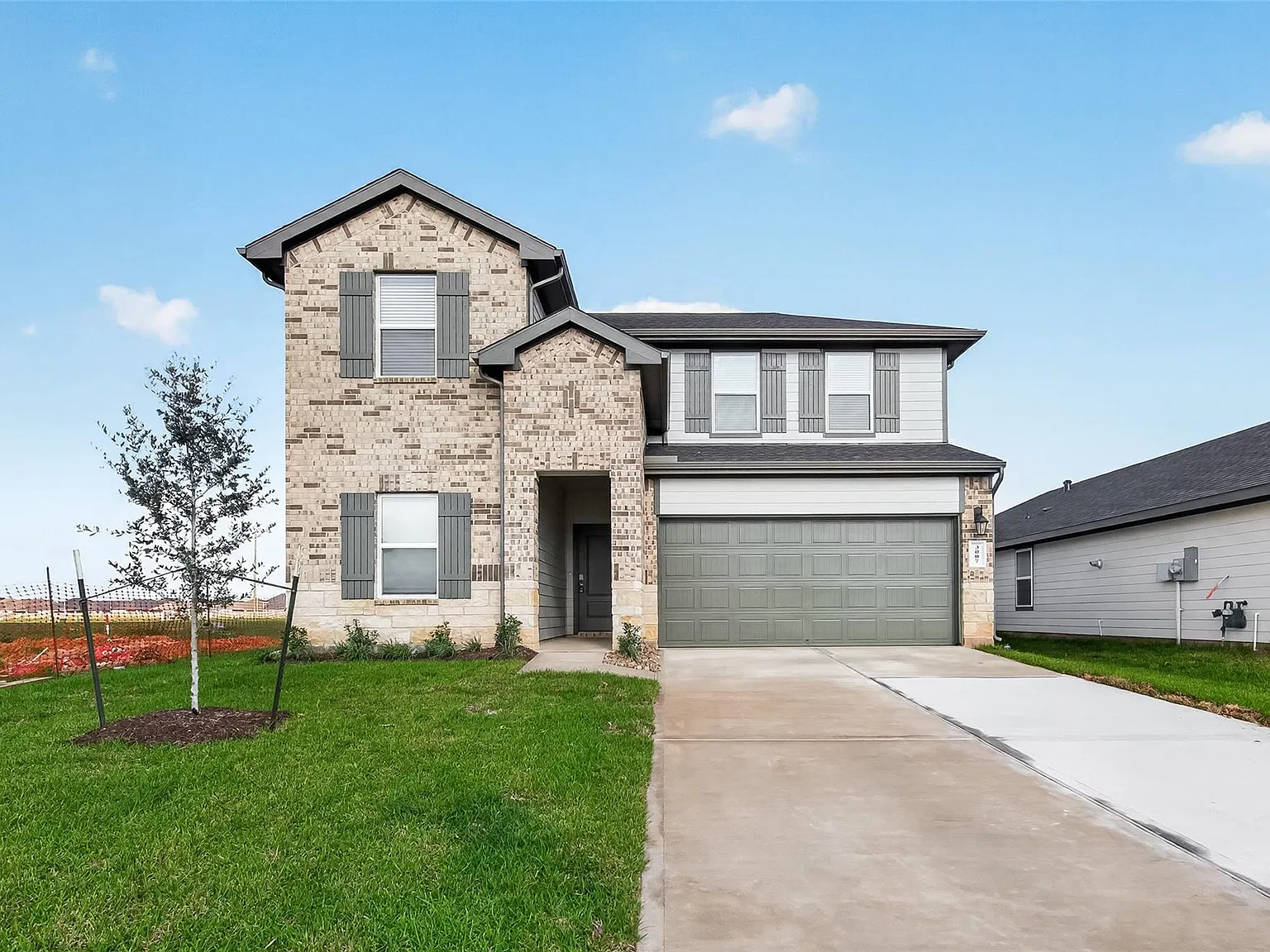 4 bed, 3.0 bath, 2257 sqft, $2,375 — Photo 2