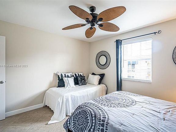 5th image of 163 Waterside Dr #163