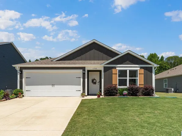 1755 Dixon Cir, Mount Olive, AL 35117
