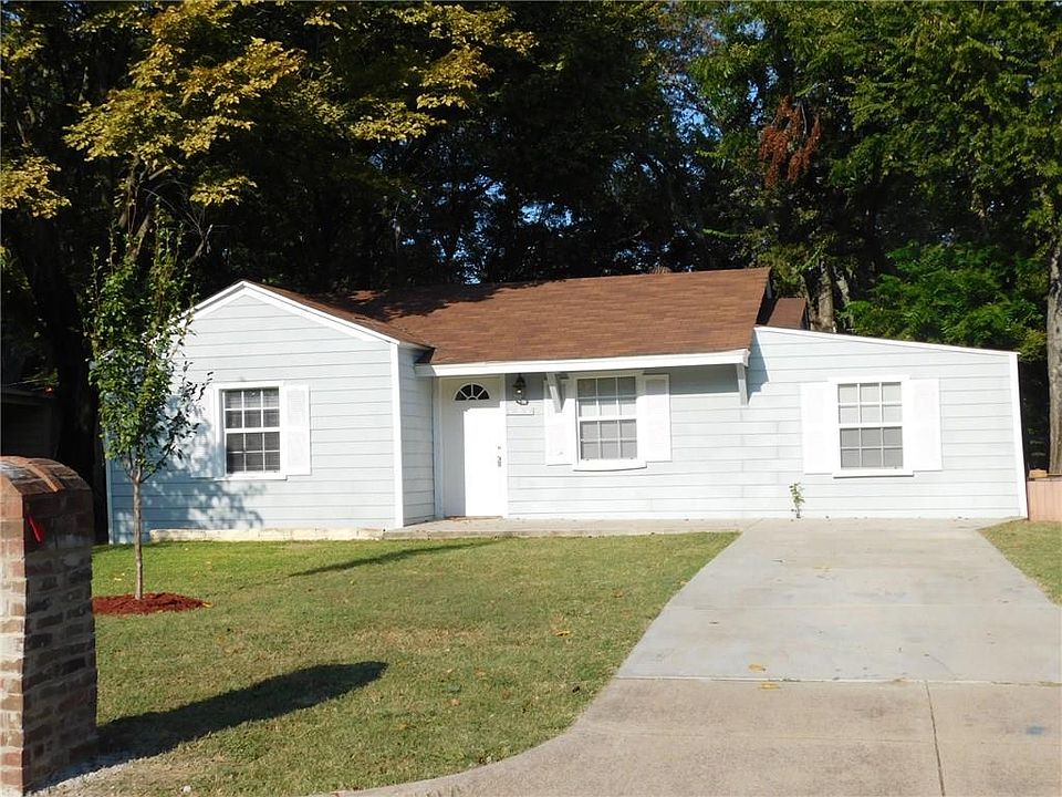 1st image of 404 Hayes Ct