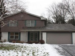 N8W27363 Woodridge Ln, Waukesha, WI 53188