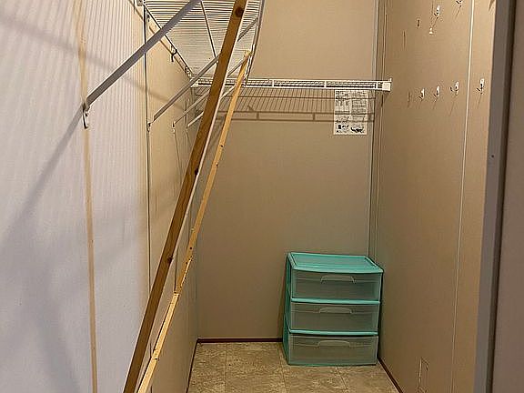 Walk-in closet