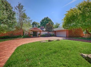 1224 Sherwood Ln, Nichols Hills, OK 73116