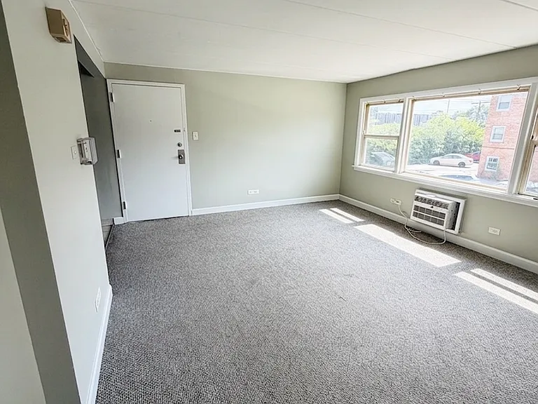 10737 S Lloyd Dr #8 — Photo 4