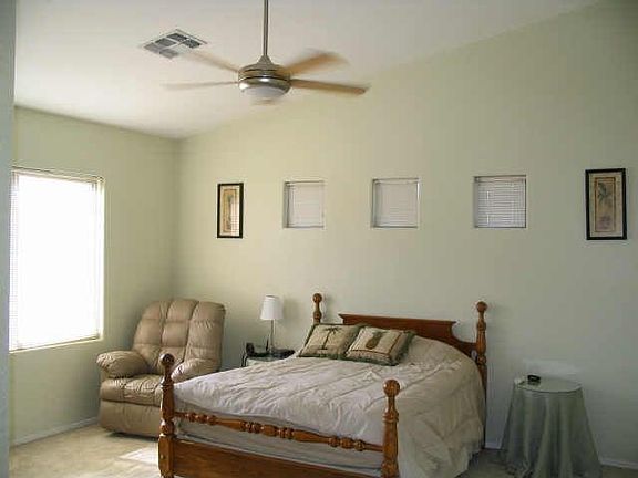 LARGE MASTER BDRM