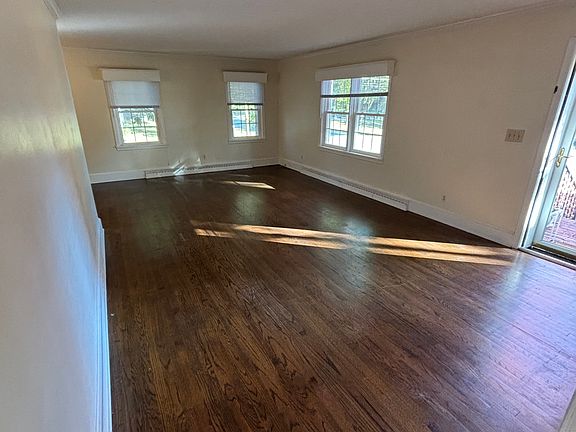 4th image of 734 Russell Ave