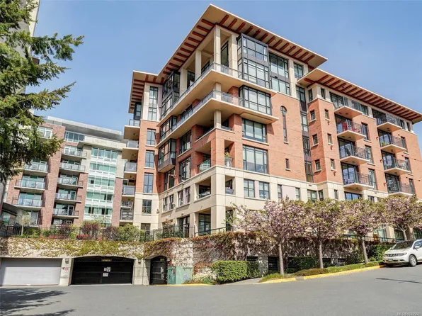 827 Fairfield Rd #205, Victoria, BC V8V 5B2