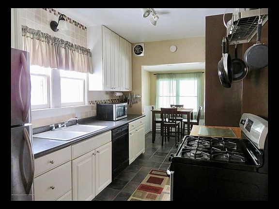 5th image of 931 Lilac Ave