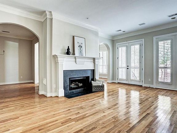 Warm gatherings and relaxing evenings are embodied in this gorgeous townhome in the Texas Medical Center
