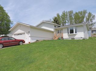 820 Lohstreter Rd NW, Mandan, ND 58554