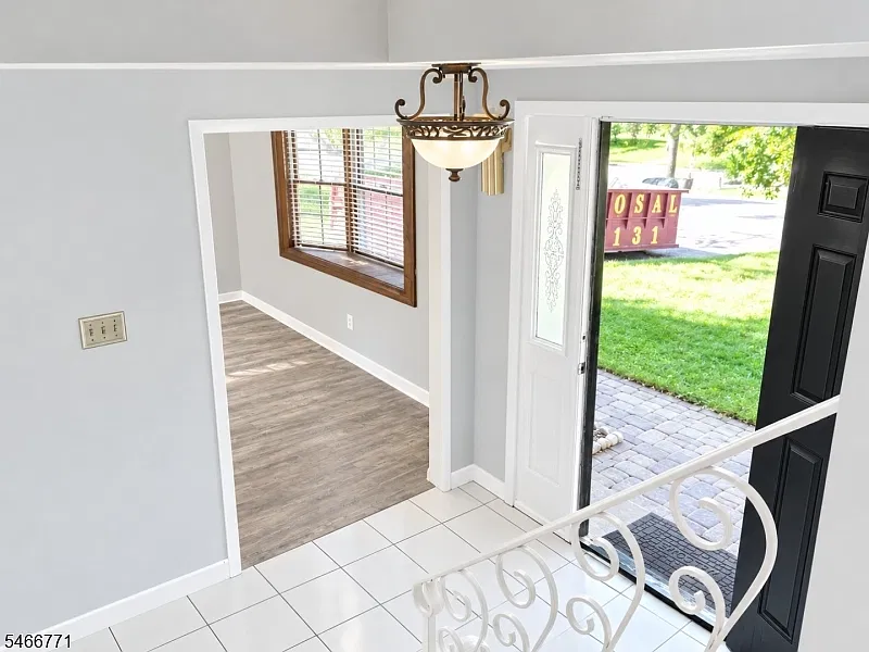 4 bed, 2.5 bath, 1834 sqft, $3,500 — Photo 2