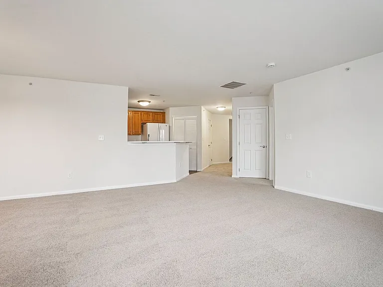 The Apartments At Weatherby — Photo 36