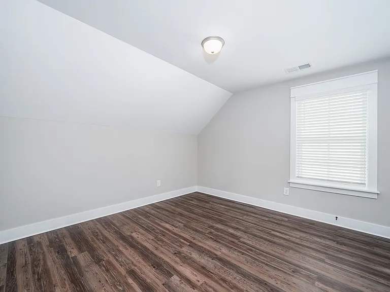 1524 Cottage Grv — Photo 19