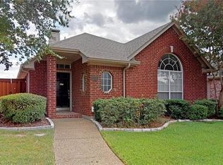 402 Moss Hill Rd, Irving, TX 75063