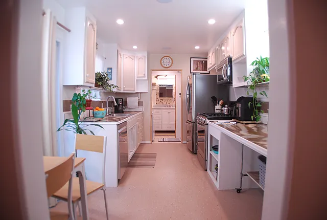 2481 San Francisco Ave — Photo 5