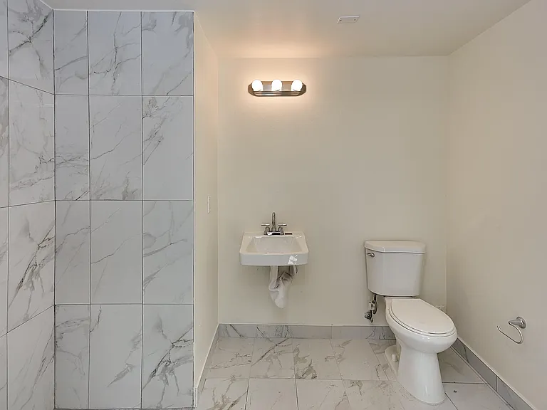 407 N Ardmore Ave #203 — Photo 1
